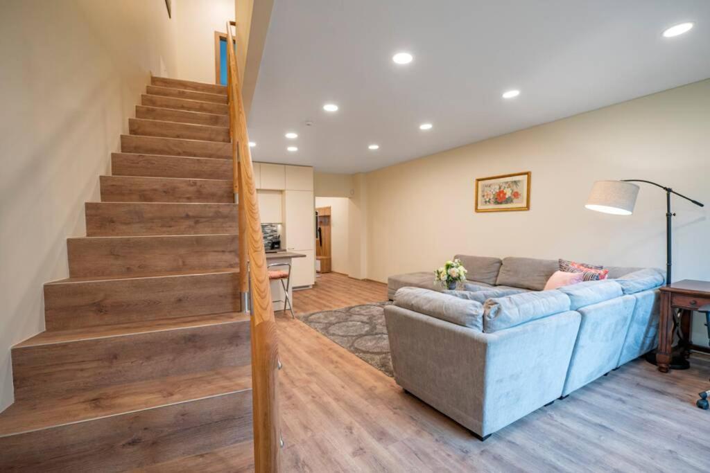 Homely Kreves Apartment By Polo Apartments Каунас Экстерьер фото