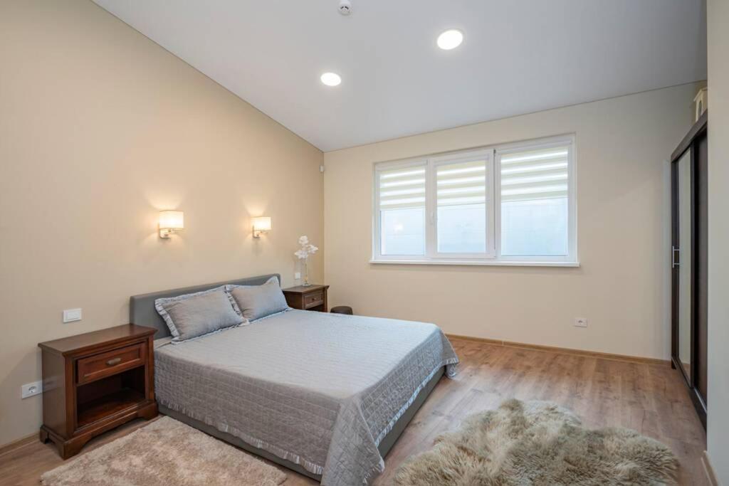 Homely Kreves Apartment By Polo Apartments Каунас Экстерьер фото
