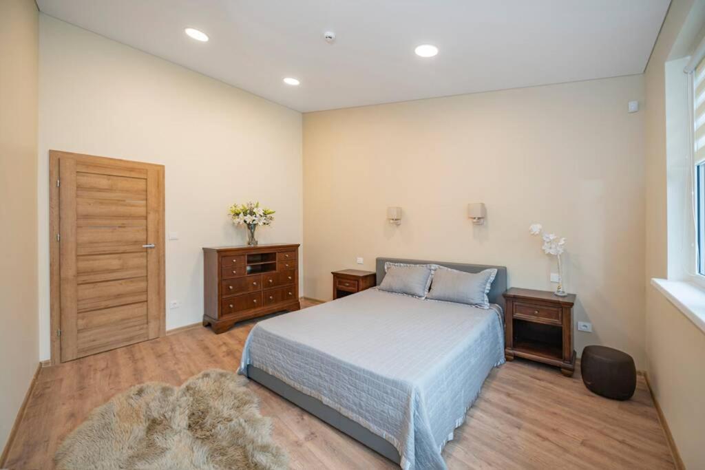 Homely Kreves Apartment By Polo Apartments Каунас Экстерьер фото