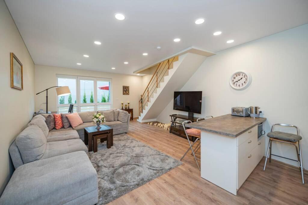 Homely Kreves Apartment By Polo Apartments Каунас Экстерьер фото