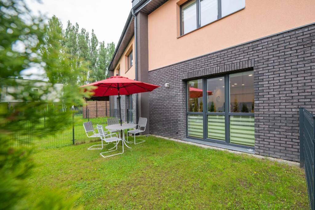 Homely Kreves Apartment By Polo Apartments Каунас Экстерьер фото