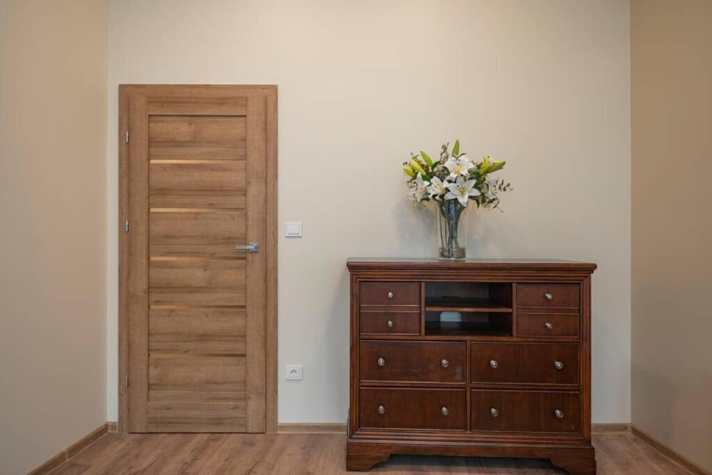 Homely Kreves Apartment By Polo Apartments Каунас Экстерьер фото